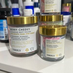 Truly, Berry Cheeky clearing butt polish bundle